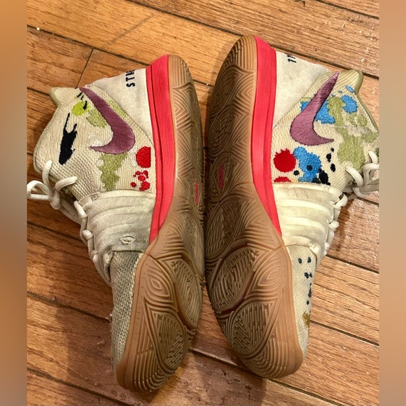 Nike Kyrie 5 x Bandulu Embroidered Splatters 2019 Mens Size 7Y Basketball